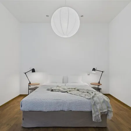 Raw And Refined 2br Old Town * 里加