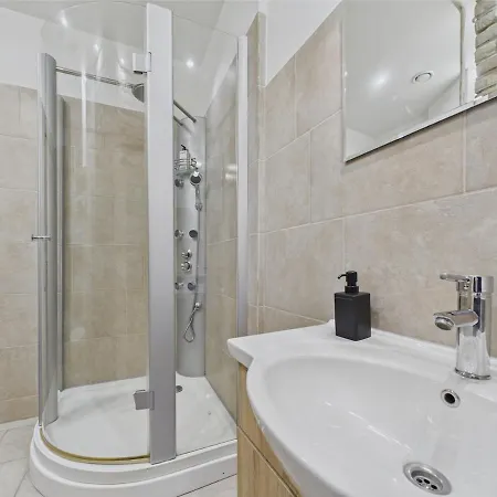 Raw And Refined 2br Old Town 里加